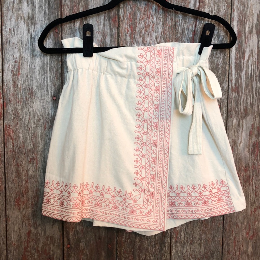 Cream skirt with embroidery